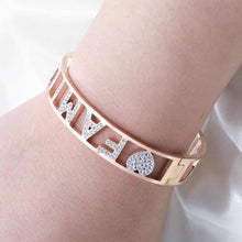 Carica l&#39;immagine nel visualizzatore di Gallery, Bangle Manetta Scritte
